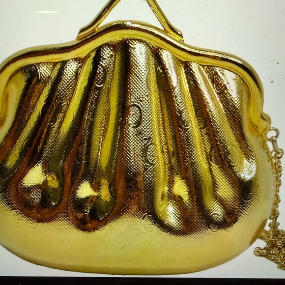 Gucci 1980s Gold Tone Metal Shell Miniaudière Evening Bag - Picture 3 of 9